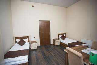Хостелы Grand Qafqaz Hostel Гянджа Односпальная кровать в общем номере-1