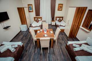 Хостелы Grand Qafqaz Hostel Гянджа Кровать в общем номере с 4 кроватями-2